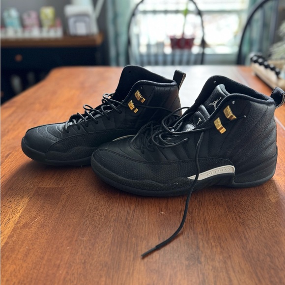 Jordan Black and Gold Men's Sneakers - Picture 6 of 8